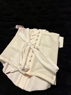 Savage X Fenty Cream Lace-Up Waist Cincher